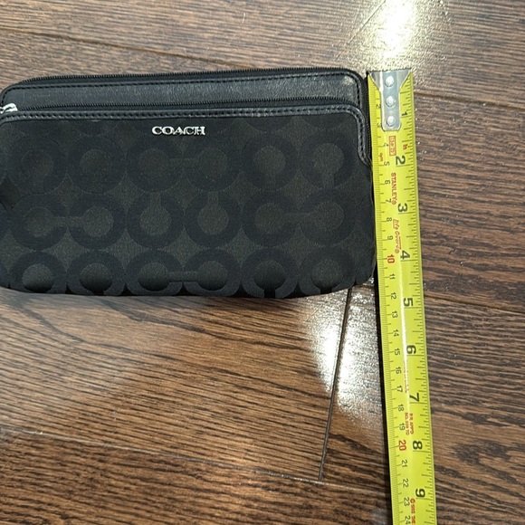 Vintage Coach Wristlet - Picture 9 of 9